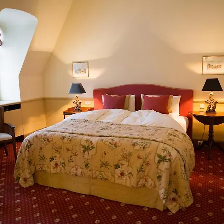 Chateau Hotel 4*