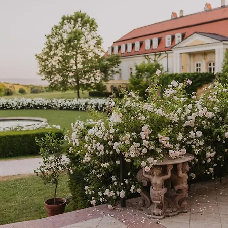 Отель Chateau 4*