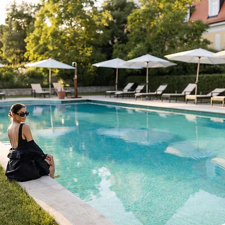 Chateau Отель 4*