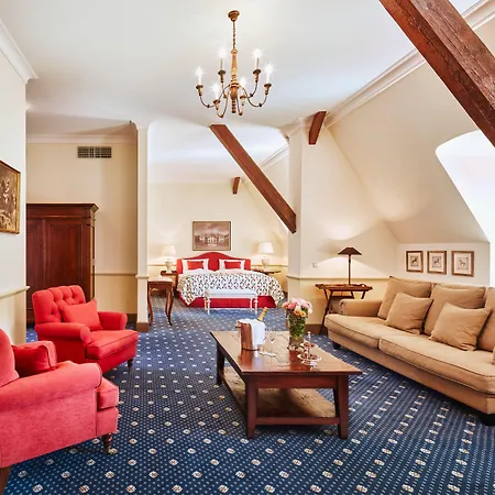 Chateau Hotel Belá
