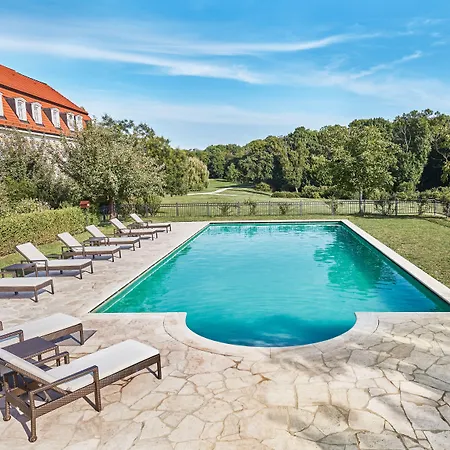 Отель Chateau 4*