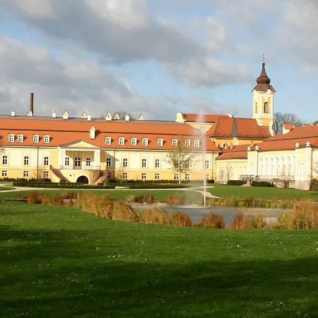 Chateau Szálloda 4*
