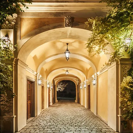 Chateau Hotel Belá