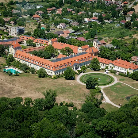 Chateau Отель
