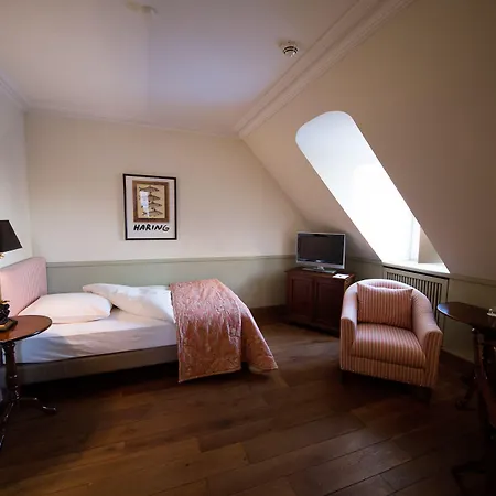 Отель Chateau 4*